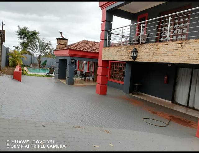 1,200M² GUESTHOUSE FOR SALE IN THOHOYANDOU RURAL